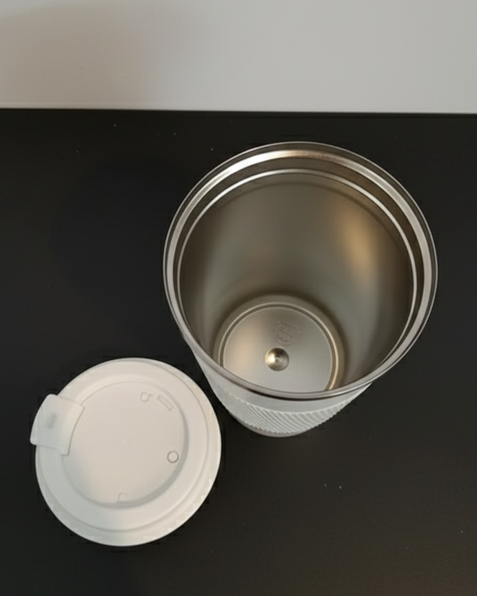 Travel Mug with Grip 510 ml (White, Black) - Nomura